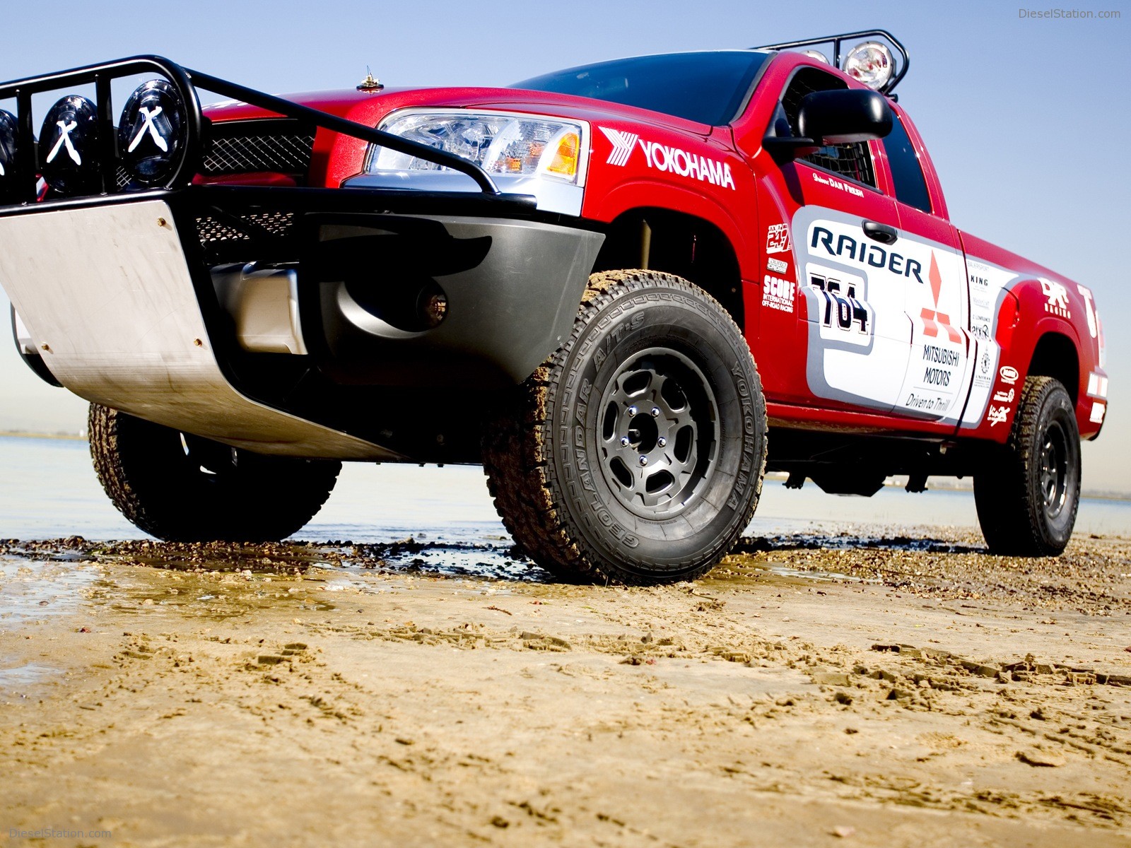 Mitsubishi Baja Raider
